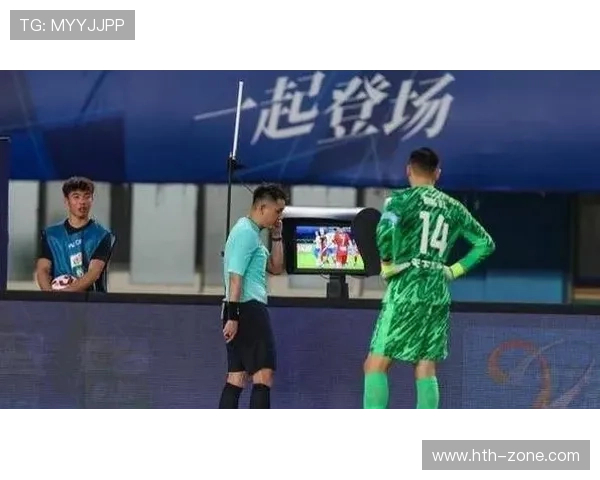 德甲裁判频繁误判引发争议 球迷与专家对执法水平产生质疑